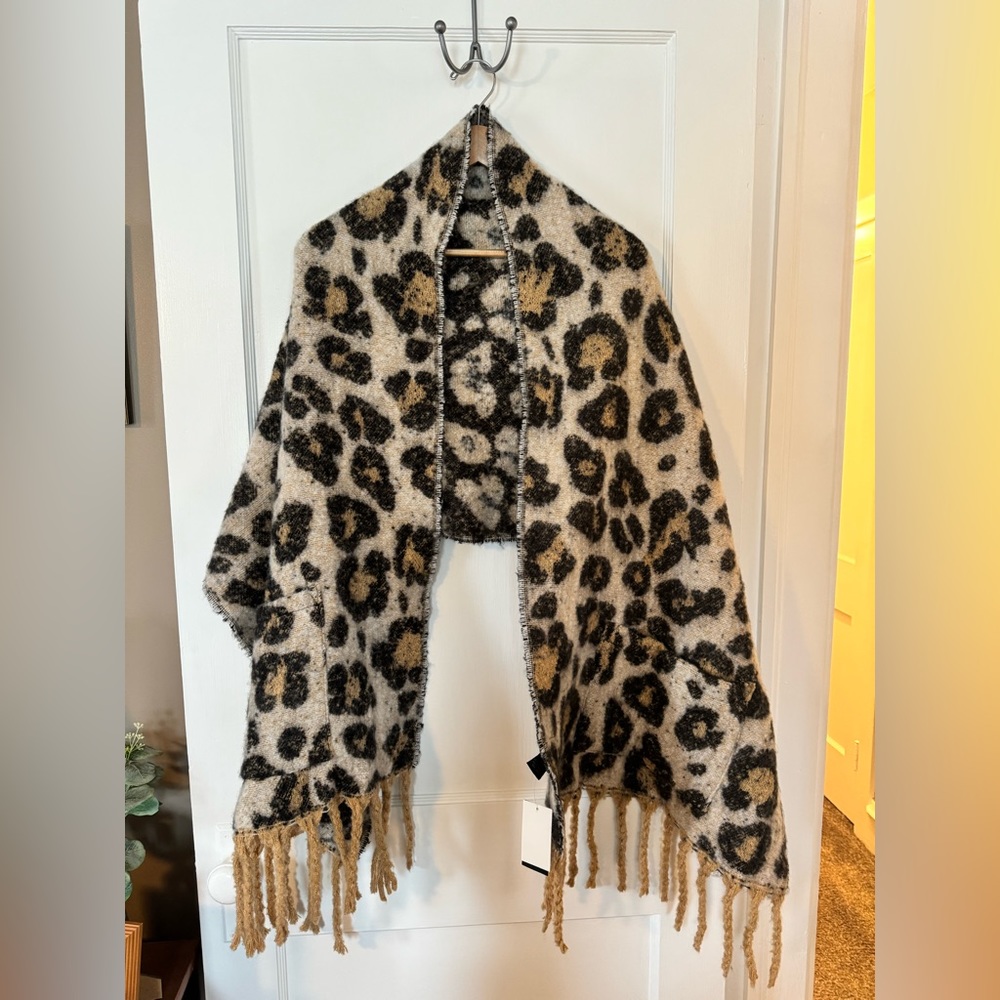 NWT Steve Madden Leopard One Size Blanket Wrap
